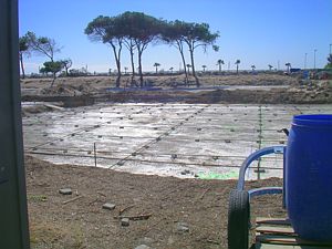 Cimentaci&oacute;n de la base sobre la que se construir&aacute; la nueva escuela p&uacute;blica de Gav&agrave; Mar (Marzo de 2007)